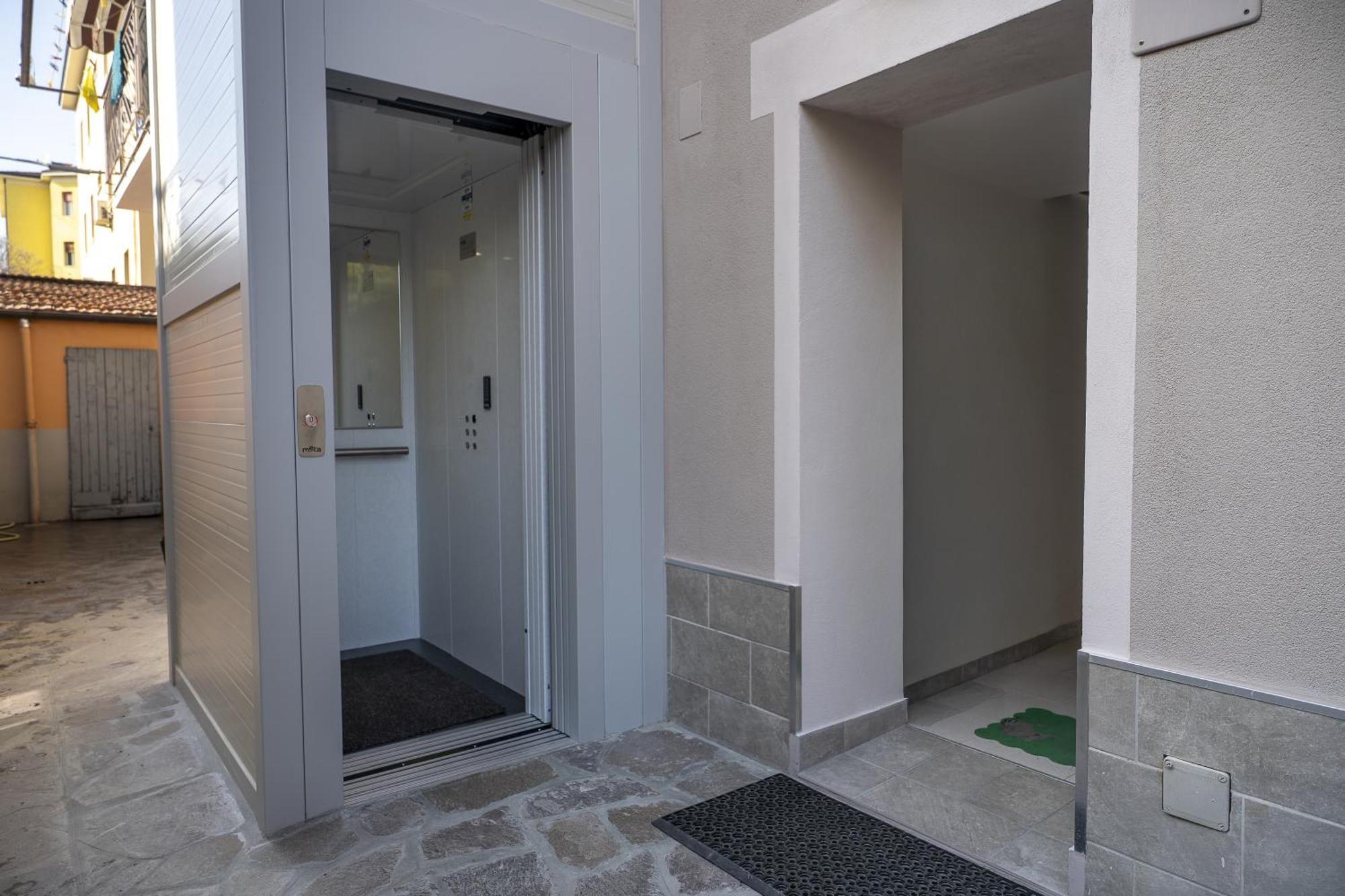 Deluxe Double or Twin Room Mountain View